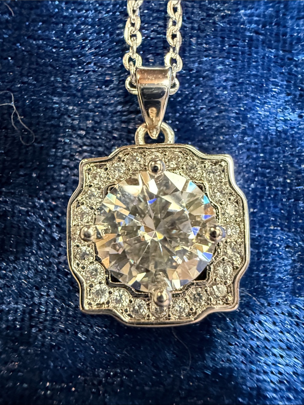 2CT MOISSANITE DIAMOND in 925 Sterling Silver Halo Pendant Necklace NEW